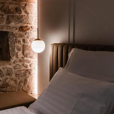 Palace Gostinjska kuća