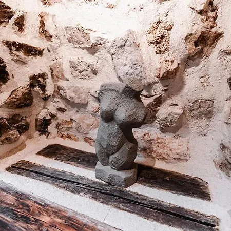 Palace Gostinjska kuća