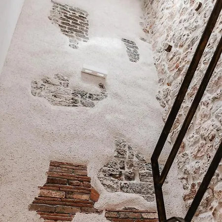 Palace Gostinjska kuća